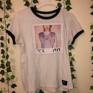 Taylor Swift 1989 Tour Shirt, L